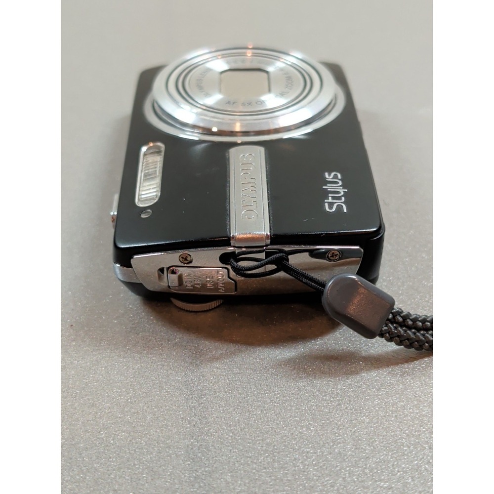 Olympus Stylus 840 8.0MP Digital Camera Black 5x Optical Zoom Kit with Case - Picture 5 of 14